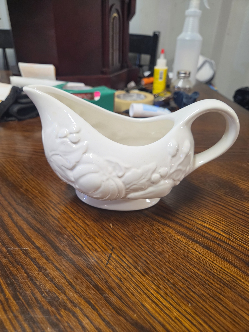 Embossed Ceramic Sauce Gravy Boat